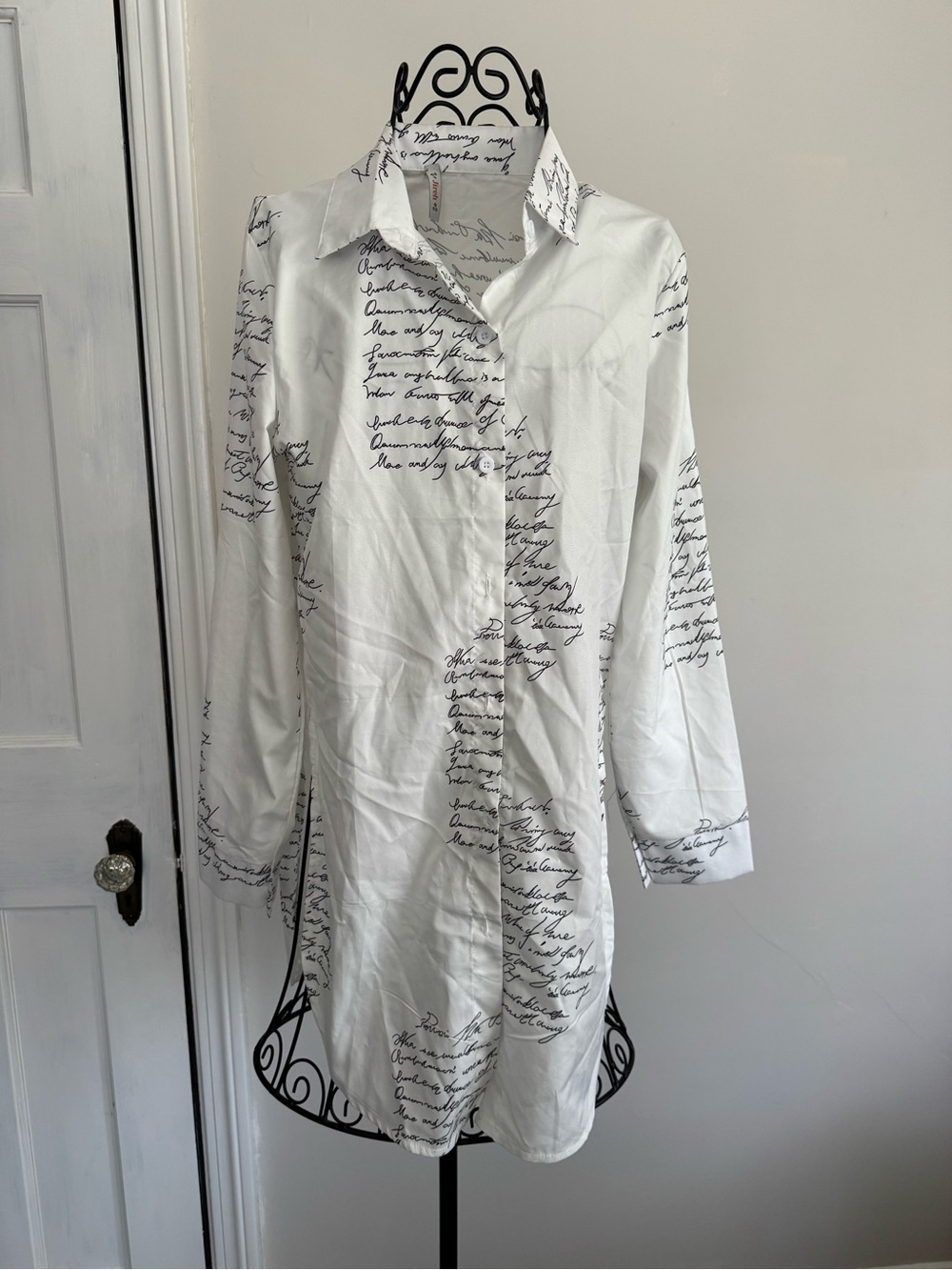 Women’s White Script-Print Button-Up Blouse